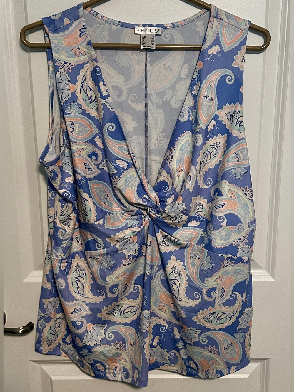 VENUS 1X Lavender Paisley Sleeveless Twist Front V-Neck Blouse Top